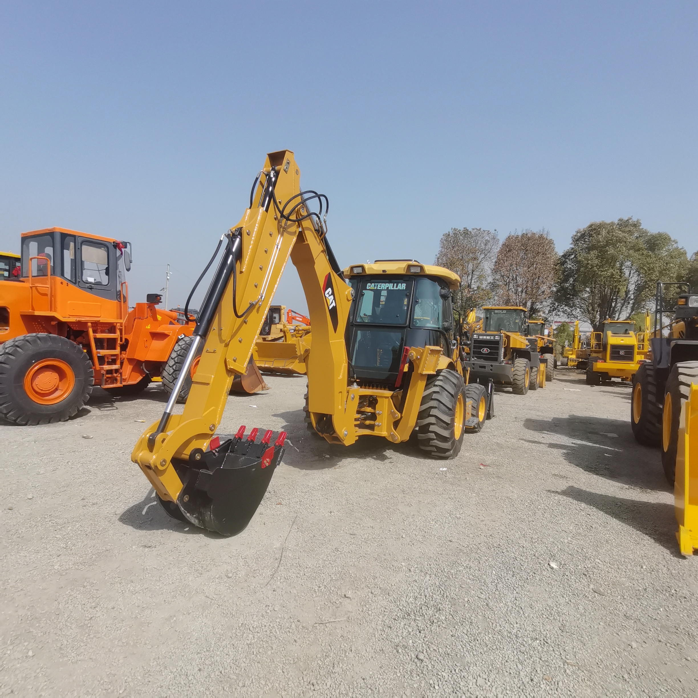 CATERPILLAR 420F - Bager utovarivač: slika 2 CATERPILLAR 420F - Bager utovarivač: slika 2