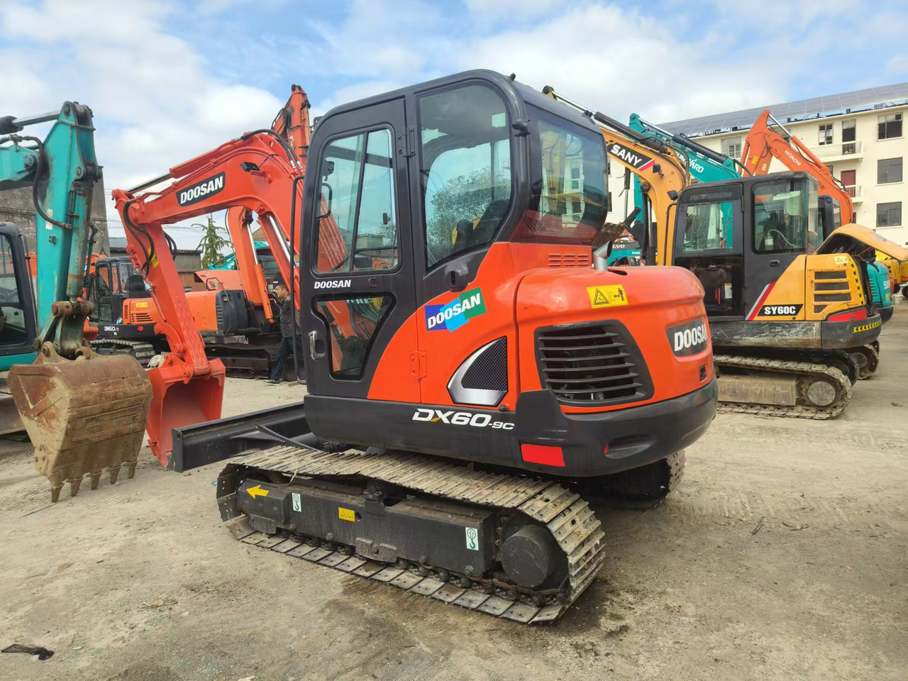 DOOSAN DX60 - Bager guseničar: slika 1 DOOSAN DX60 - Bager guseničar: slika 1