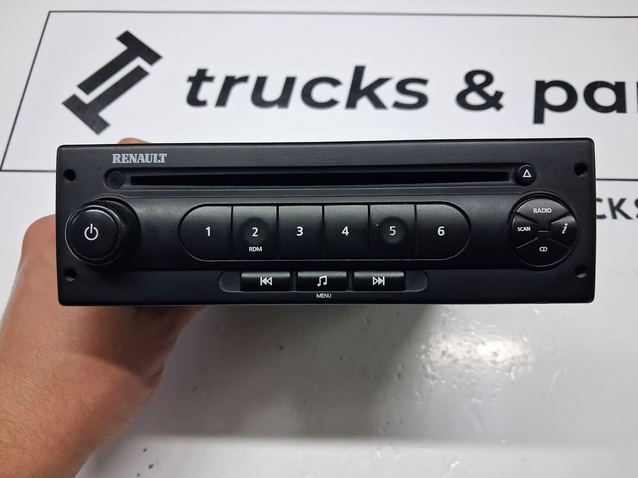 DELPHI RADIO RADIOODTWARZACZ CD 12V RENAULT PREMIUM MAGNUM MIDLUM DXI ORYGINAŁ - Kabina i enterijer za Kamion: slika 2 DELPHI RADIO RADIOODTWARZACZ CD 12V RENAULT PREMIUM MAGNUM MIDLUM DXI ORYGINAŁ - Kabina i enterijer za Kamion: slika 2