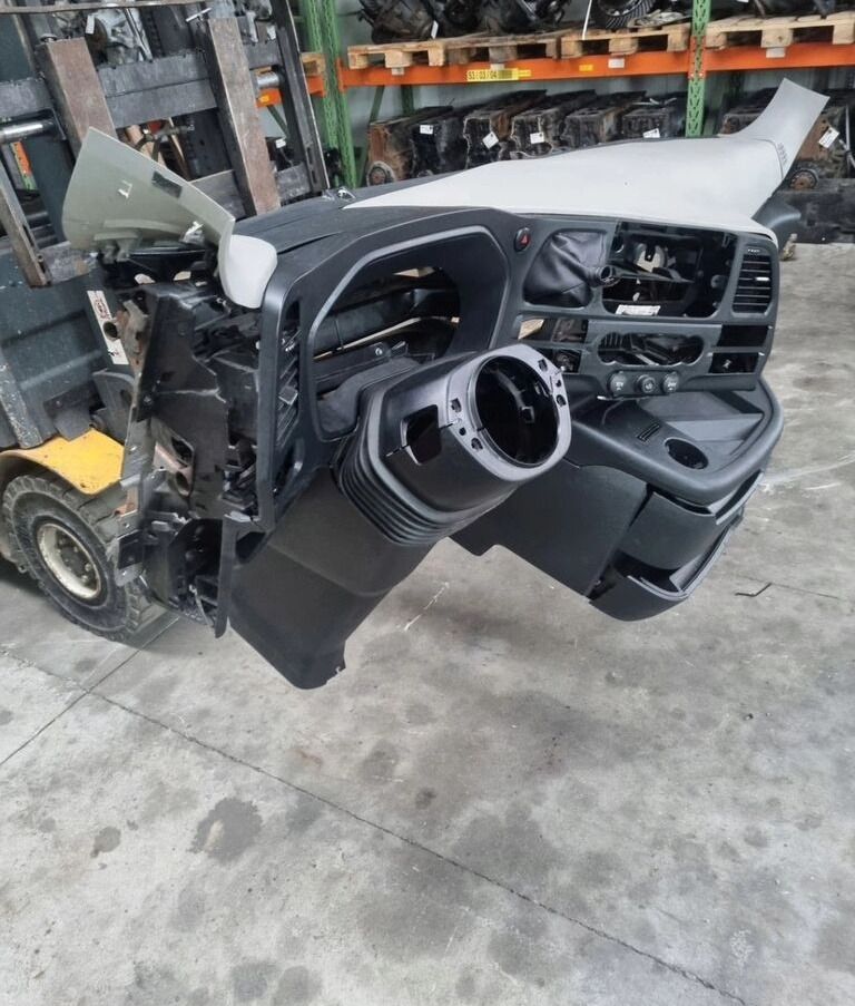 FORD KONSOLA KOMPLETNA KOKPIT DESKA ROZDZIELCZA STELAŻ FORD F-MAX EURO 6 - Komandna tabla za Kamion: slika 4 FORD KONSOLA KOMPLETNA KOKPIT DESKA ROZDZIELCZA STELAŻ FORD F-MAX EURO 6 - Komandna tabla za Kamion: slika 4