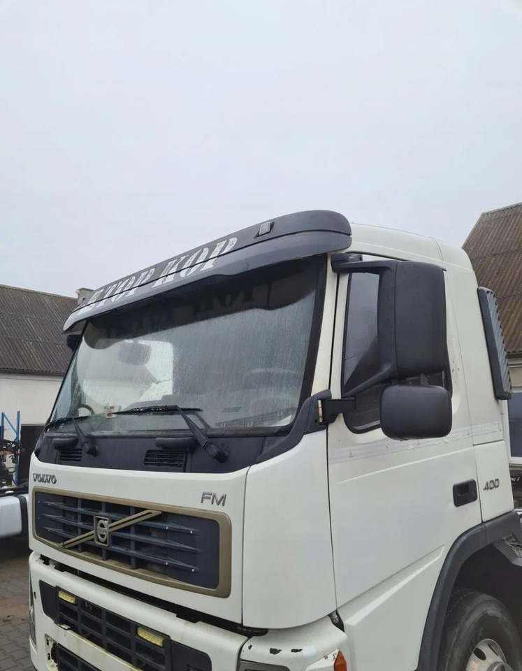 KOMPLETNA NISKA KRÓTKA DZIENNA VOLVO FM 13 - Kabina: slika 1 KOMPLETNA NISKA KRÓTKA DZIENNA VOLVO FM 13 - Kabina: slika 1