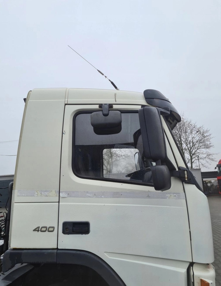 KOMPLETNA NISKA KRÓTKA DZIENNA VOLVO FM 13 - Kabina: slika 4 KOMPLETNA NISKA KRÓTKA DZIENNA VOLVO FM 13 - Kabina: slika 4