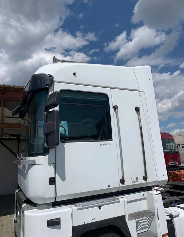 KOMPLETNA RENAULT MAGNUM DXI LFT VEGA RENAULT OE - Kabina: slika 4 KOMPLETNA RENAULT MAGNUM DXI LFT VEGA RENAULT OE - Kabina: slika 4