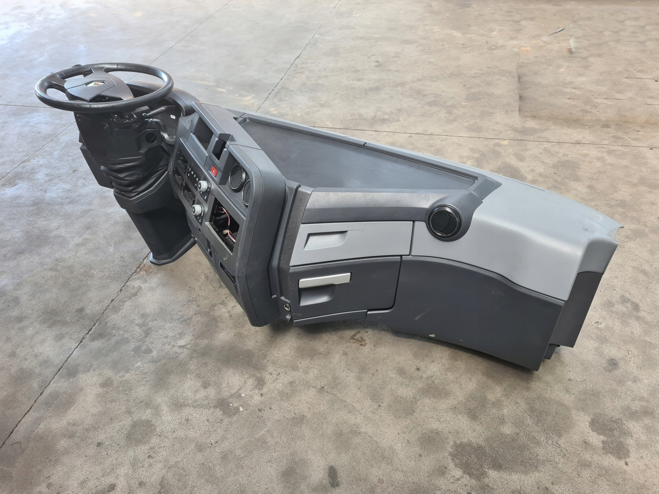 RENAULT KONSOLA KOMPLETNA KOKPIT DESKA ROZDZIELCZA PRZEKŁADKA ANGLIKA RENAULT GAMA T RANGE - Komandna tabla za Kamion: slika 2 RENAULT KONSOLA KOMPLETNA KOKPIT DESKA ROZDZIELCZA PRZEKŁADKA ANGLIKA RENAULT GAMA T RANGE - Komandna tabla za Kamion: slika 2