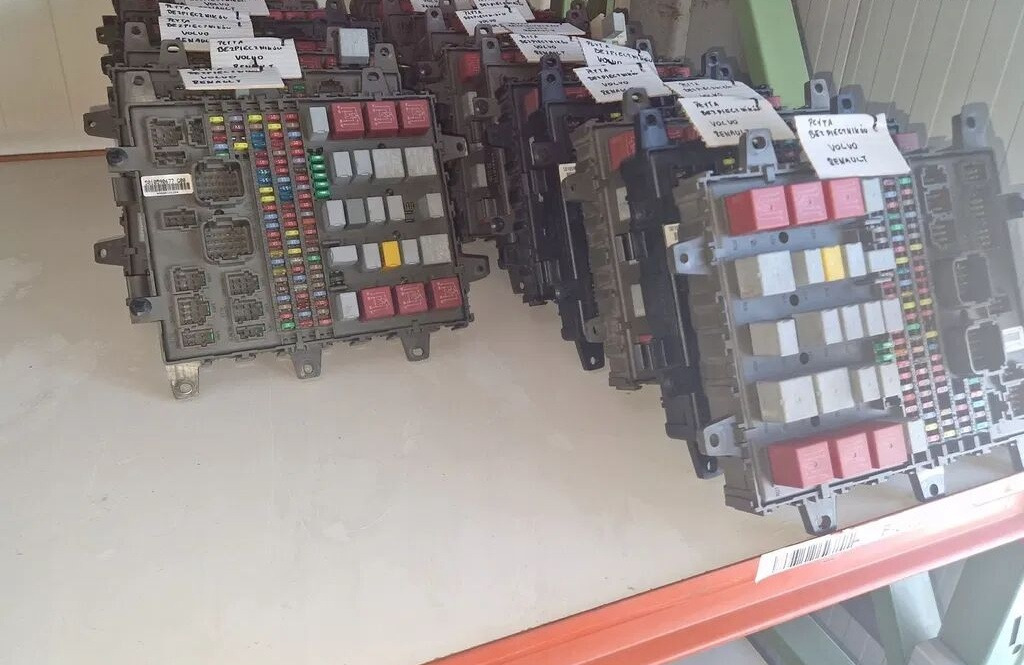 Renault OE Renault RENAULT MIDLUM DXI VOLVO FL FE KERAX truck - Osigurač za Kamion: slika 1 Renault OE Renault RENAULT MIDLUM DXI VOLVO FL FE KERAX truck - Osigurač za Kamion: slika 1