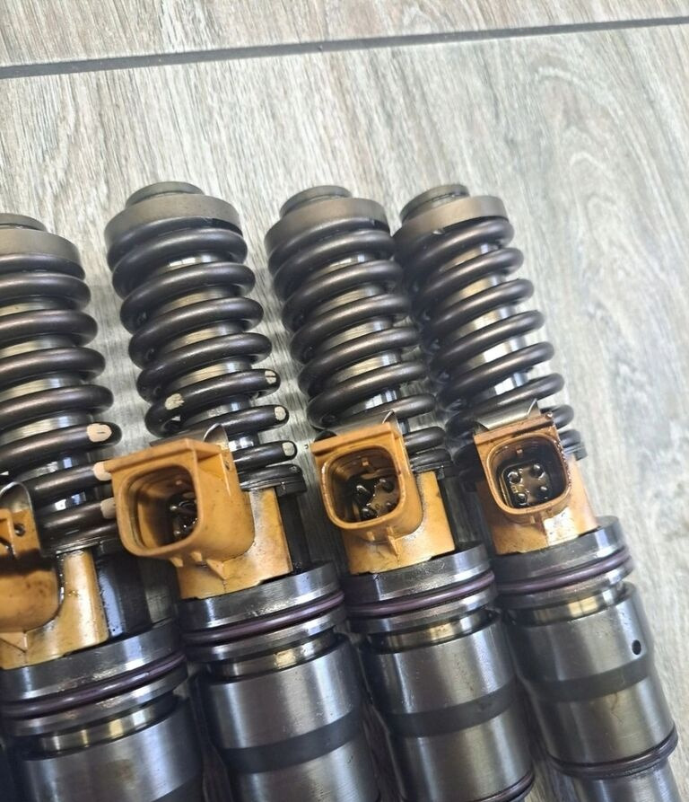 Renault POMPO E POMPOWTRYSKI MAGNUM DXI VOLVO FM FH 21340616   Renault RENAULT MAGNUM DXI VOLVO FM FH 21340616 - Ubrizgač za Kamion: slika 2 Renault POMPO E POMPOWTRYSKI MAGNUM DXI VOLVO FM FH 21340616   Renault RENAULT MAGNUM DXI VOLVO FM FH 21340616 - Ubrizgač za Kamion: slika 2