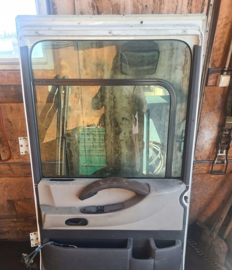 Renault PRAWE KOMPLETNE MAGNUM DXI 13 LIFT VEGA Renault RENAULT MAGNUM DXI 13 LIFT VEGA - Vrata i delovi za Kamion: slika 1 Renault PRAWE KOMPLETNE MAGNUM DXI 13 LIFT VEGA Renault RENAULT MAGNUM DXI 13 LIFT VEGA - Vrata i delovi za Kamion: slika 1