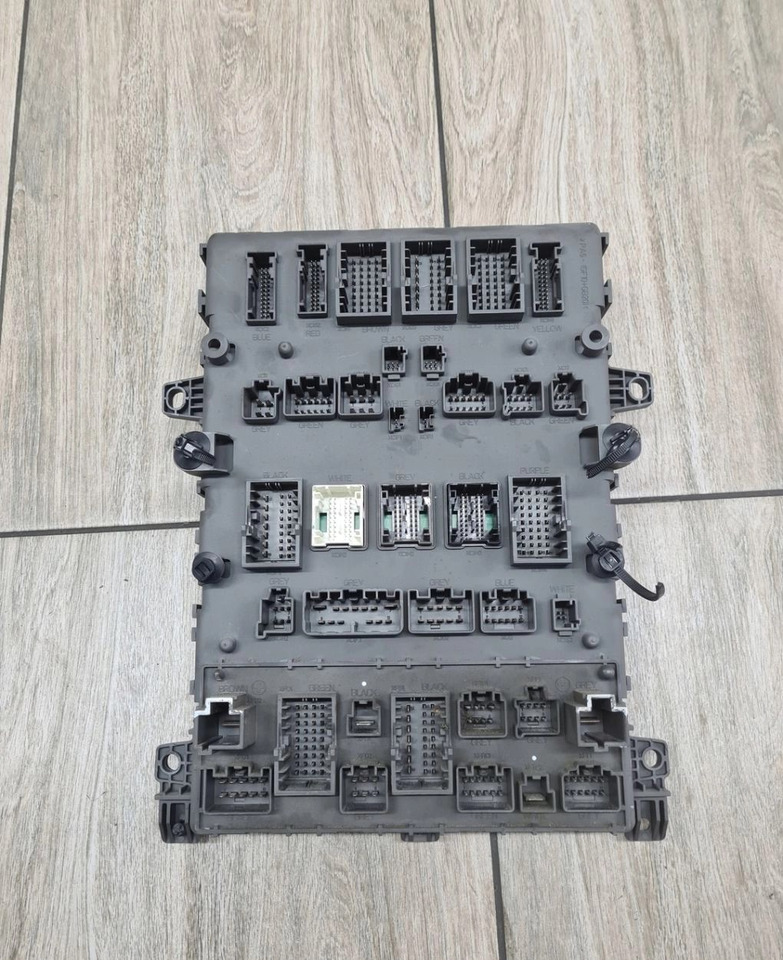 Renault TABLICA PŁYTA SKRZYNKA GAMA D WIDE VOLVO FE FL EURO 6 22009557 Renault - Osigurač za Kamion: slika 2 Renault TABLICA PŁYTA SKRZYNKA GAMA D WIDE VOLVO FE FL EURO 6 22009557 Renault - Osigurač za Kamion: slika 2