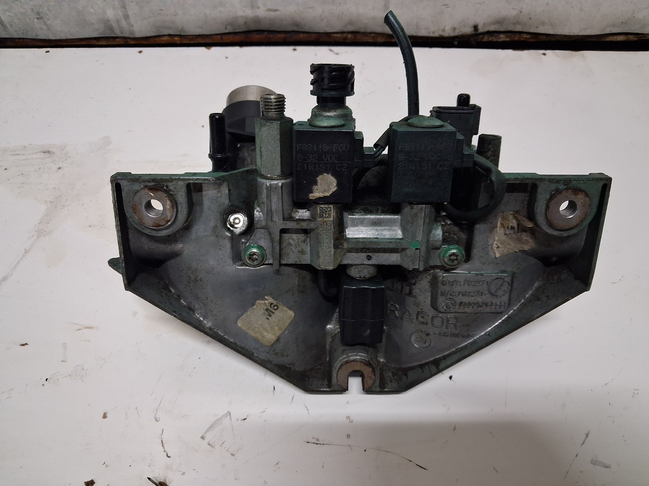 VOLVO PODSTAWA FILTRÓW PALIWA VOLVO FH FM 4 RENAULT GAMA T C K RANGE - Motor i delovi za Kamion: slika 3 VOLVO PODSTAWA FILTRÓW PALIWA VOLVO FH FM 4 RENAULT GAMA T C K RANGE - Motor i delovi za Kamion: slika 3