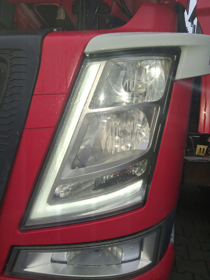 VOLVO REFLEKTOR LAMPA OKULAR LEWY KOMPLETNY VOLVO FM 4 - Prednja svetla za Kamion: slika 5 VOLVO REFLEKTOR LAMPA OKULAR LEWY KOMPLETNY VOLVO FM 4 - Prednja svetla za Kamion: slika 5