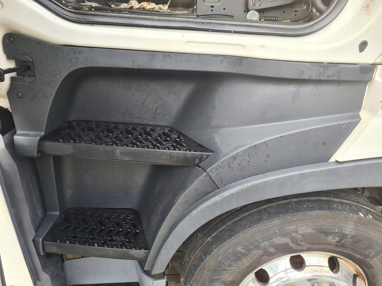 VOLVO STOPIEŃ STOPNICA KOMPLETNA LEWA STELAŻ ORYGINAŁ VOLVO FH 5 - Prag za Kamion: slika 4 VOLVO STOPIEŃ STOPNICA KOMPLETNA LEWA STELAŻ ORYGINAŁ VOLVO FH 5 - Prag za Kamion: slika 4