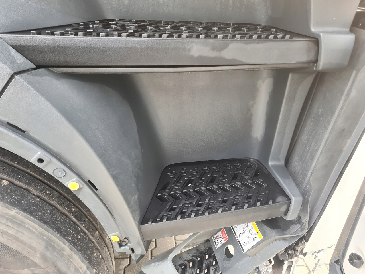 VOLVO STOPIEŃ STOPNICA KOMPLETNA PRAWA STELAŻ ORYGINAŁ VOLVO FH 5 - Prag za Kamion: slika 4 VOLVO STOPIEŃ STOPNICA KOMPLETNA PRAWA STELAŻ ORYGINAŁ VOLVO FH 5 - Prag za Kamion: slika 4