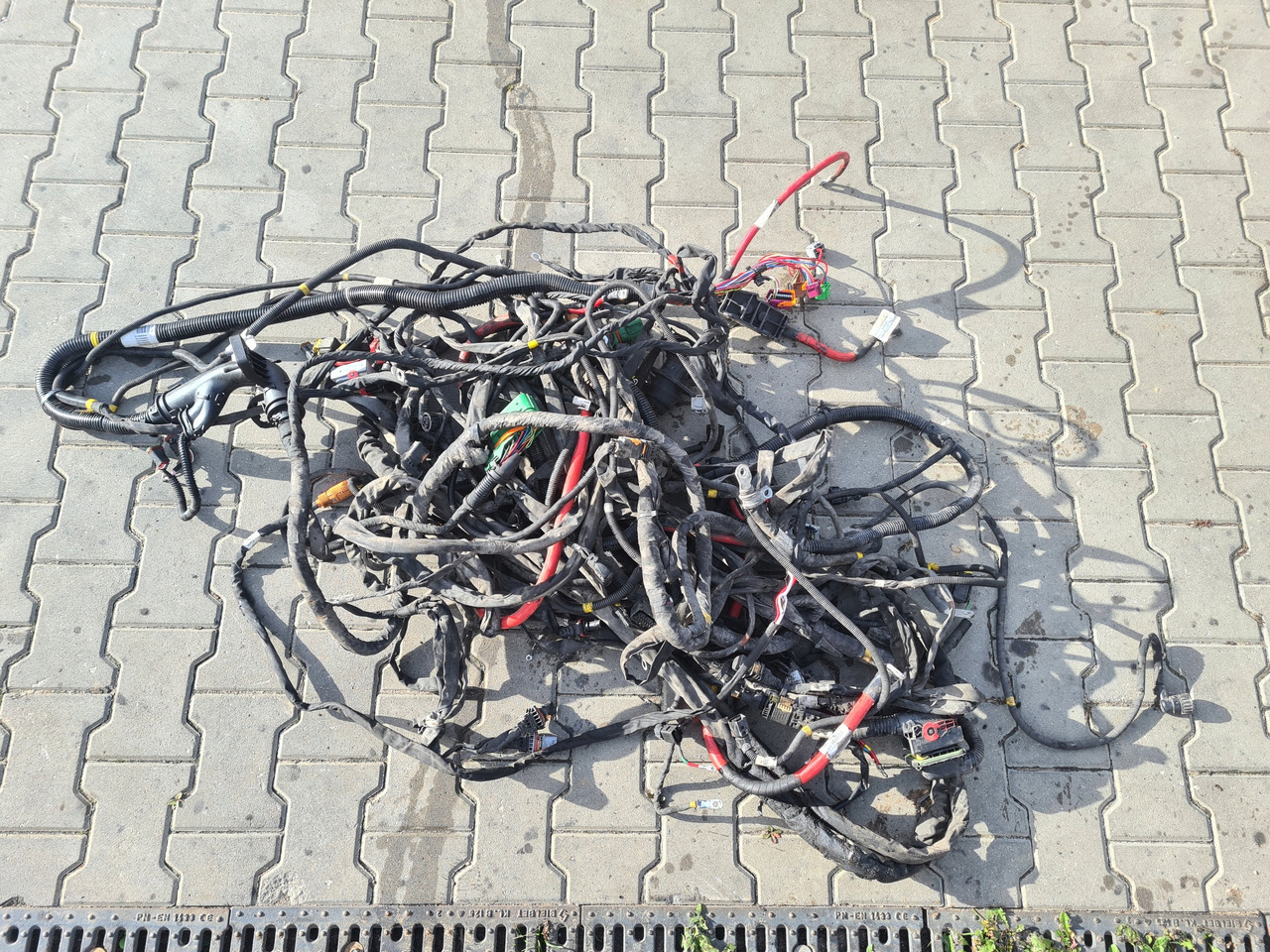 VOLVO WIĄZKA INSTALACJA RAMY VOLVO FH 5 I-SAVE 4x2 2022 ROK - Kablovi/ Žičana oprema za Kamion: slika 1 VOLVO WIĄZKA INSTALACJA RAMY VOLVO FH 5 I-SAVE 4x2 2022 ROK - Kablovi/ Žičana oprema za Kamion: slika 1