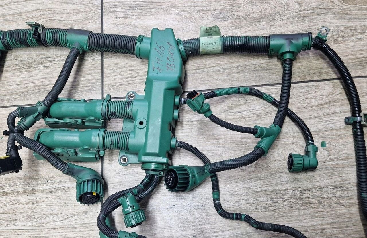 VOLVO WIĄZKA INSTALACJA SILNIKA VOLVO FH 16 D16K EURO 6 22549742 - Kablovi/ Žičana oprema za Kamion: slika 3 VOLVO WIĄZKA INSTALACJA SILNIKA VOLVO FH 16 D16K EURO 6 22549742 - Kablovi/ Žičana oprema za Kamion: slika 3