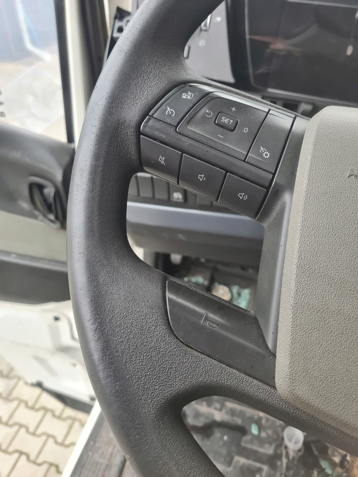 VOLVO WIELOFUNKCYJNA KOMPLETNA - Volan za Kamion: slika 2 VOLVO WIELOFUNKCYJNA KOMPLETNA - Volan za Kamion: slika 2