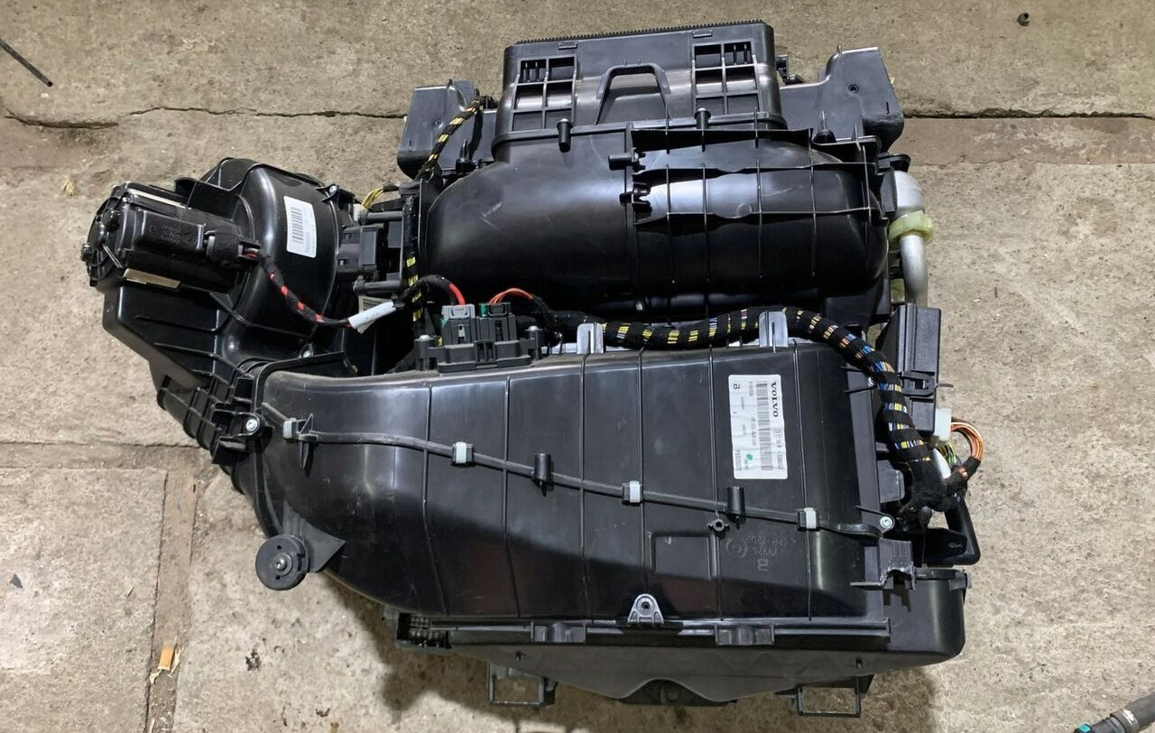 Volvo NAGRZEWNICA KOMPLETNA VOLVO FH 4 - Grejanje/ Ventilacija za Kamion: slika 1 Volvo NAGRZEWNICA KOMPLETNA VOLVO FH 4 - Grejanje/ Ventilacija za Kamion: slika 1