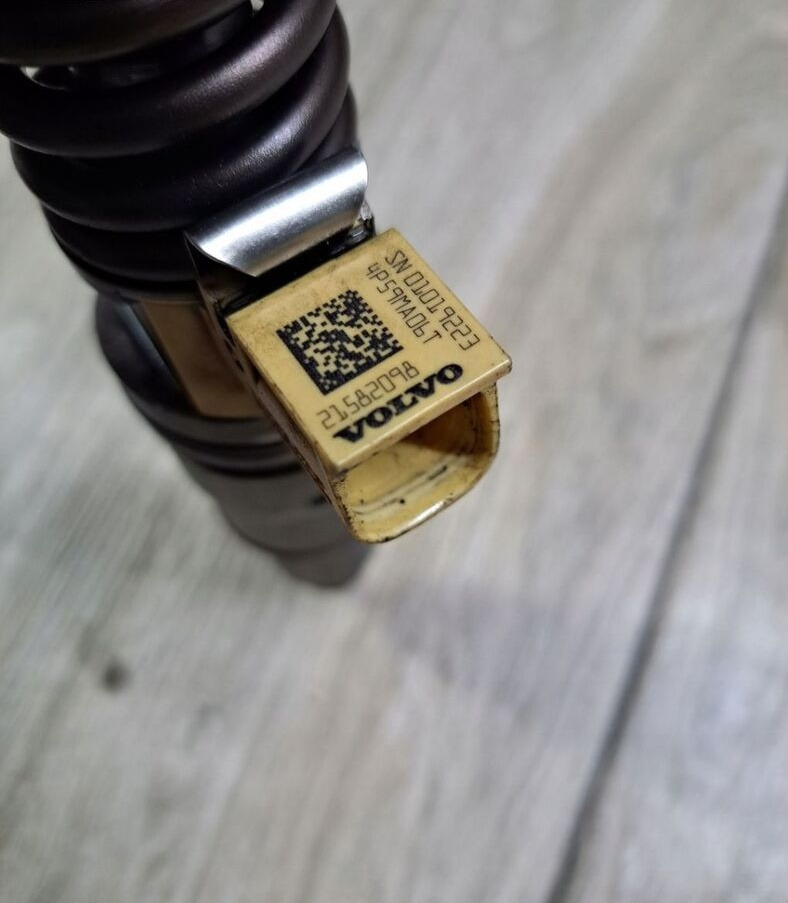 Volvo POMPOWTRYSKIWACZ WTRYSK RENAULT PREMIUM DXI VOLVO FM 9 21582098 - Ubrizgač za Kamion: slika 1 Volvo POMPOWTRYSKIWACZ WTRYSK RENAULT PREMIUM DXI VOLVO FM 9 21582098 - Ubrizgač za Kamion: slika 1