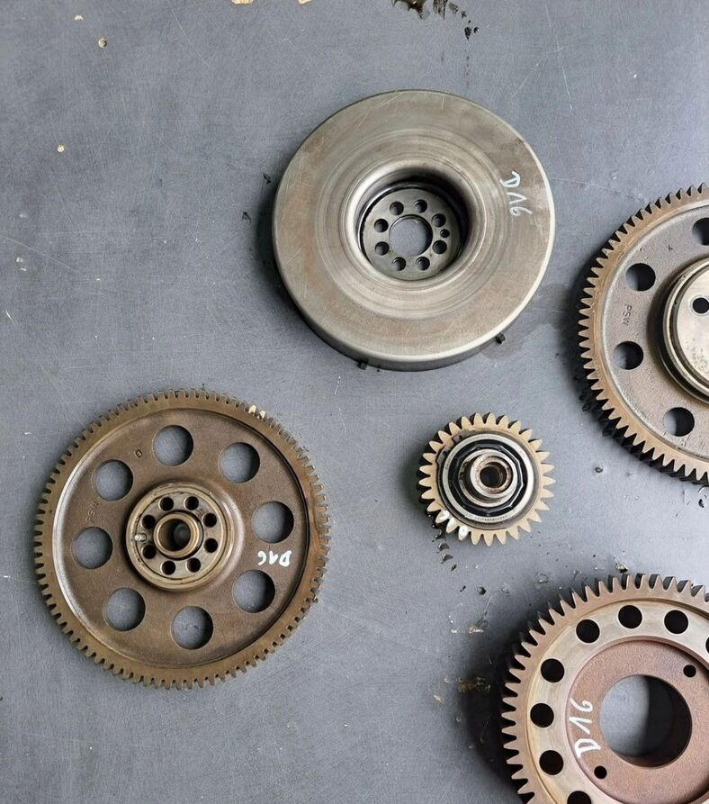 Volvo ROZRZĄD KOMPLETNY KOŁA ROZRZĄDU FH 16 D16E EURO 5.   Volvo - Bregasta osovina za Kamion: slika 3 Volvo ROZRZĄD KOMPLETNY KOŁA ROZRZĄDU FH 16 D16E EURO 5.   Volvo - Bregasta osovina za Kamion: slika 3