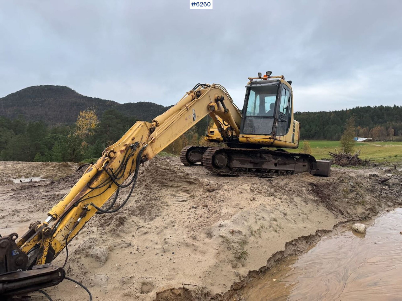 1998 Komatsu PC130-6K with Grading Bucket and Digging Bucket! - Bager: slika 2 1998 Komatsu PC130-6K with Grading Bucket and Digging Bucket! - Bager: slika 2