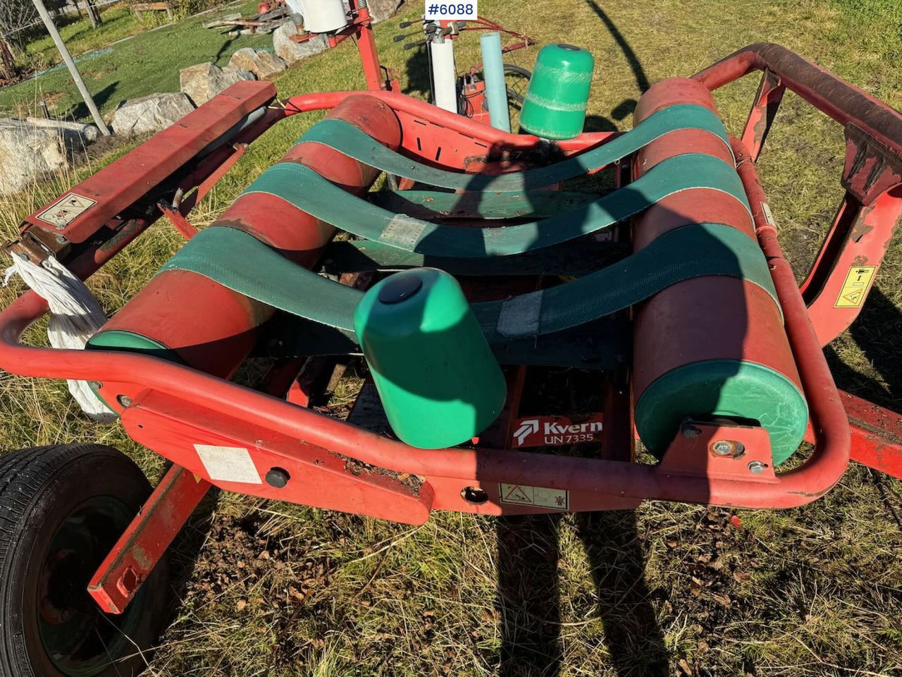 1998 Kverneland 7335 Round bale wrapper - Oprema za prevrtanje i razlaganje: slika 4 1998 Kverneland 7335 Round bale wrapper - Oprema za prevrtanje i razlaganje: slika 4