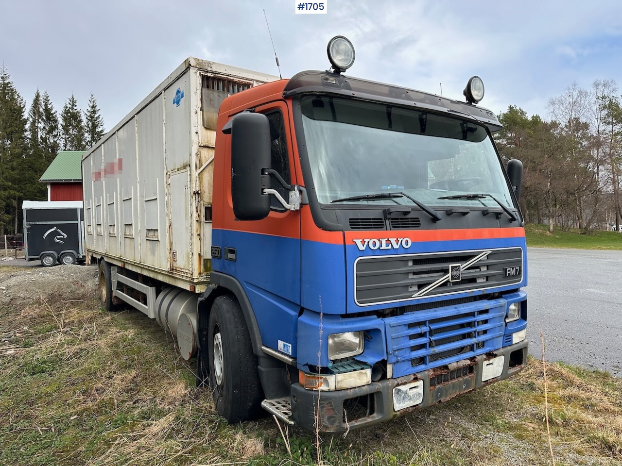 2000 Volvo 250 4x2 reparasjonsobjekt - Kamion sa zatvorenim sandukom: slika 1 2000 Volvo 250 4x2 reparasjonsobjekt - Kamion sa zatvorenim sandukom: slika 1