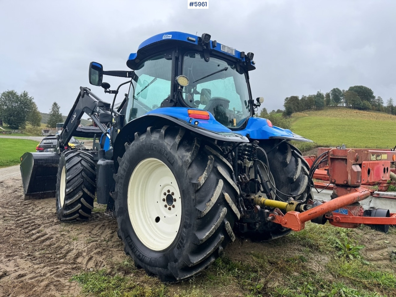 2004 New Holland TS115A with front loader - Traktor: slika 5 2004 New Holland TS115A with front loader - Traktor: slika 5