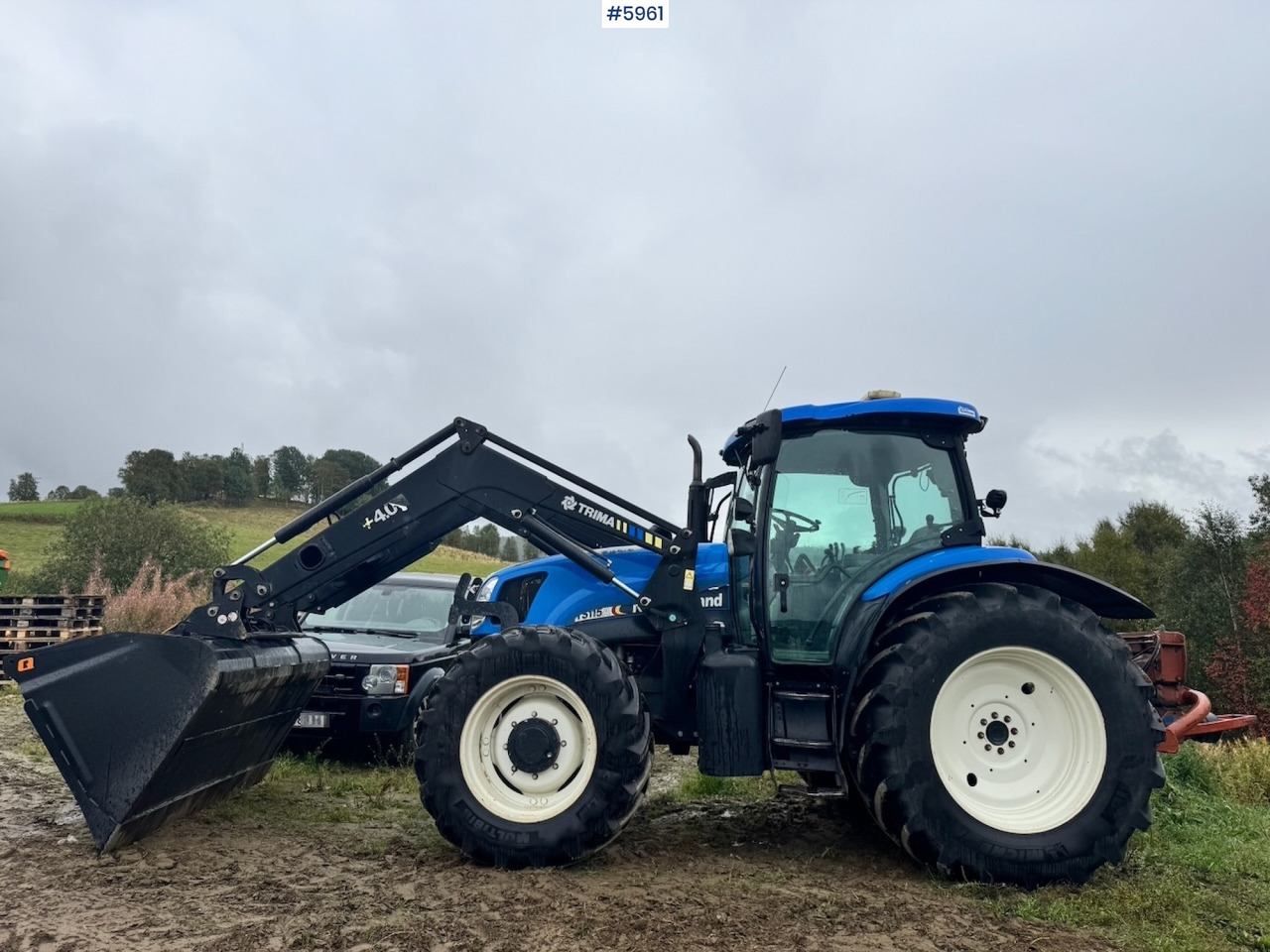 2004 New Holland TS115A with front loader - Traktor: slika 1 2004 New Holland TS115A with front loader - Traktor: slika 1