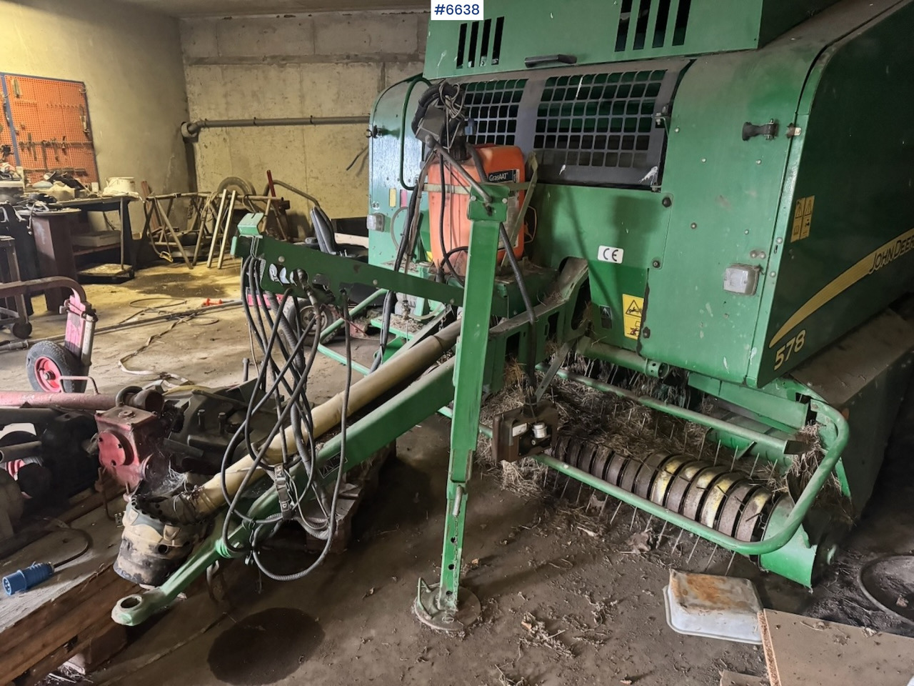 2007 John Deere 578 Round Baler. - Oprema za prevrtanje i razlaganje: slika 4 2007 John Deere 578 Round Baler. - Oprema za prevrtanje i razlaganje: slika 4