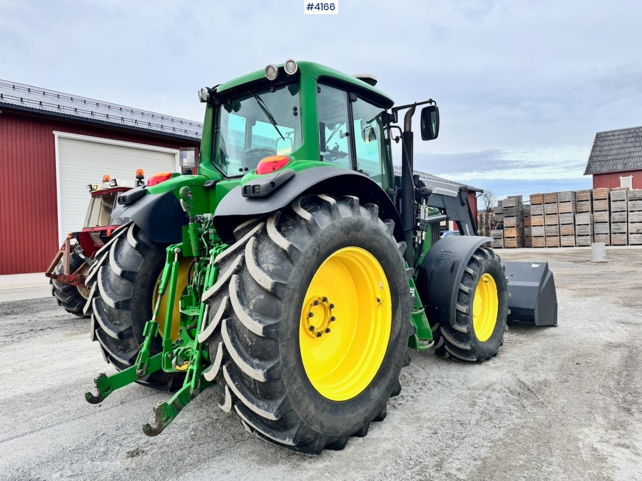 2010 John Deere 7430 w/ Front loader and GPS. 3760 hours! - Traktor: slika 5 2010 John Deere 7430 w/ Front loader and GPS. 3760 hours! - Traktor: slika 5