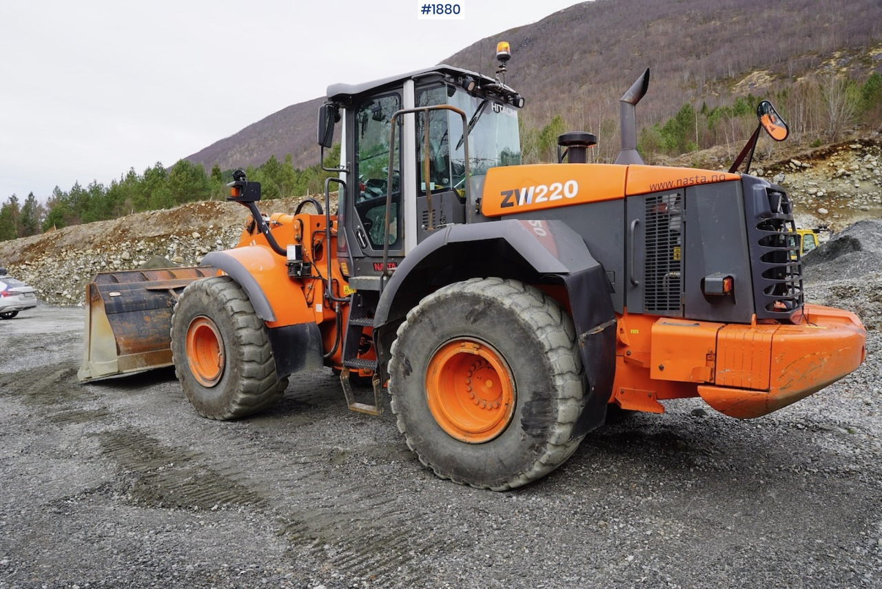 2012 Hitachi ZW220 - Utovarivač točkaš: slika 4 2012 Hitachi ZW220 - Utovarivač točkaš: slika 4