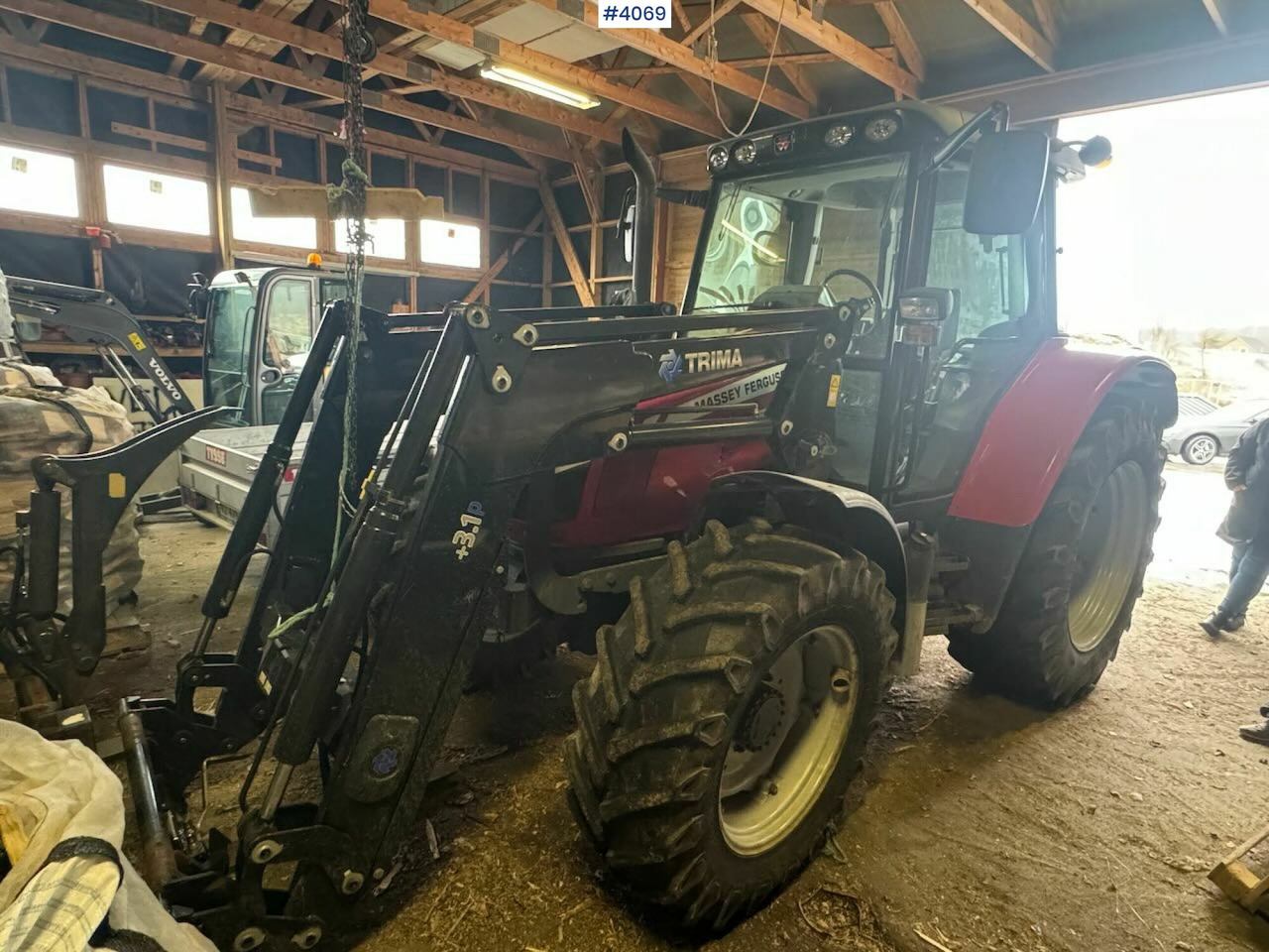 2013 Massey Ferguson 5455 w/ front loader, 2 buckets, pallet forks and blades. 1020 hours! - Traktor: slika 5 2013 Massey Ferguson 5455 w/ front loader, 2 buckets, pallet forks and blades. 1020 hours! - Traktor: slika 5