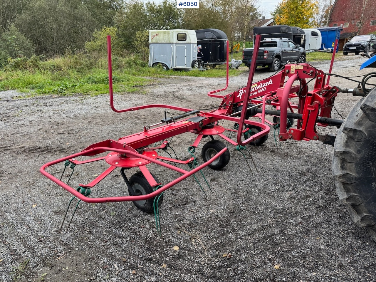 2014 Kverneland Taarup 8452 Spreader harrow. - Oprema za prevrtanje i razlaganje: slika 4 2014 Kverneland Taarup 8452 Spreader harrow. - Oprema za prevrtanje i razlaganje: slika 4
