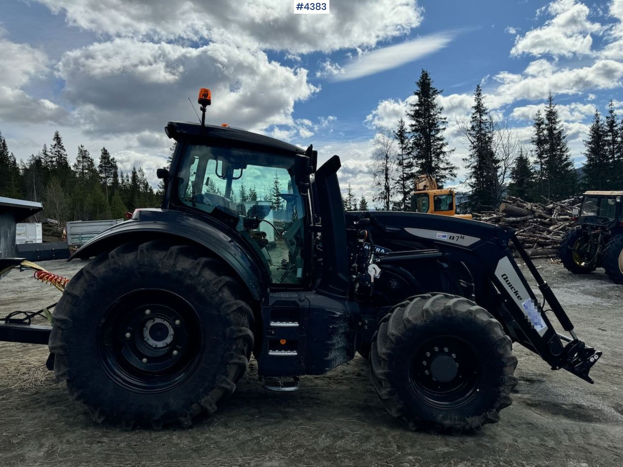 2021 Valtra T234 Versu w/ Quicke Q7 Front Loader - Traktor: slika 5 2021 Valtra T234 Versu w/ Quicke Q7 Front Loader - Traktor: slika 5
