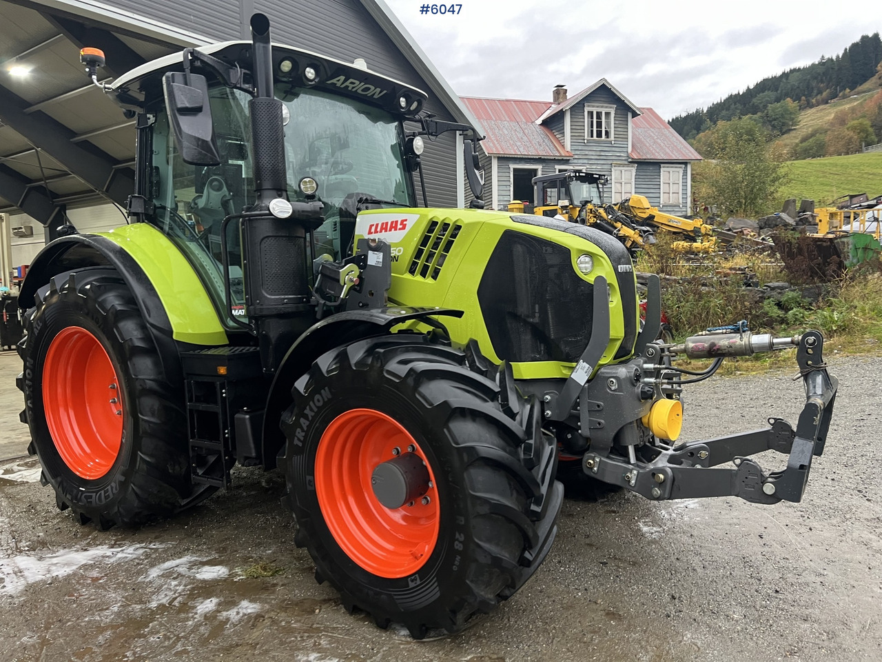 2023 Claas Arion 550 w/ quicke front loader with weight and PTO and front hydraulics - Traktor: slika 2 2023 Claas Arion 550 w/ quicke front loader with weight and PTO and front hydraulics - Traktor: slika 2