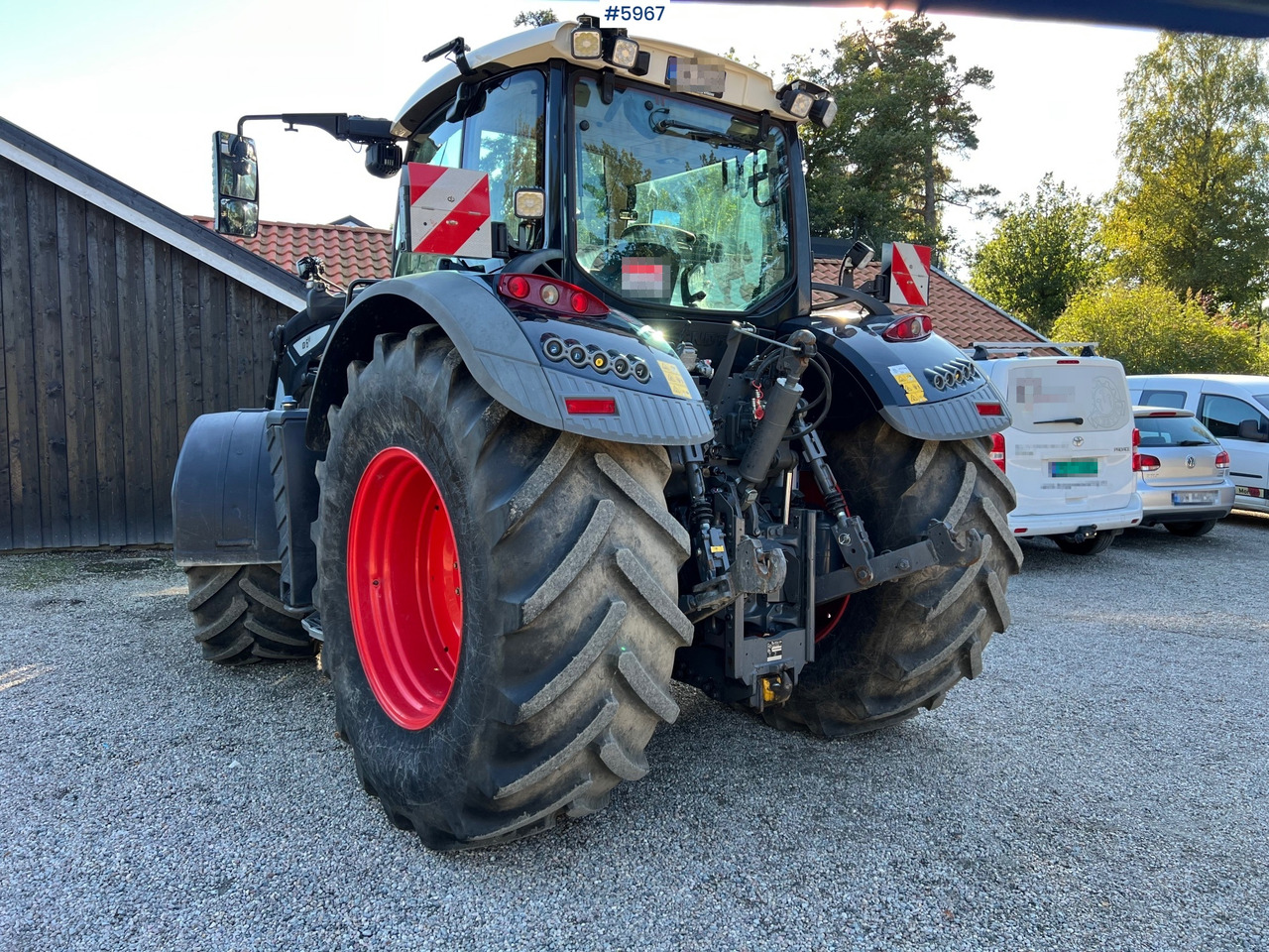 2023 Fendt 724 Vario profi + w/ Front loader and fully equipped - Traktor: slika 3 2023 Fendt 724 Vario profi + w/ Front loader and fully equipped - Traktor: slika 3