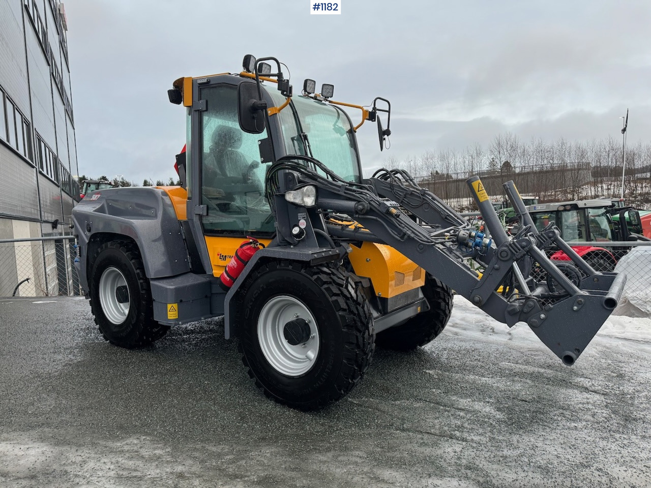 2023 LM Trac 587, DEMO, LIKE NEW! - Zglobni utovarivač: slika 1 2023 LM Trac 587, DEMO, LIKE NEW! - Zglobni utovarivač: slika 1