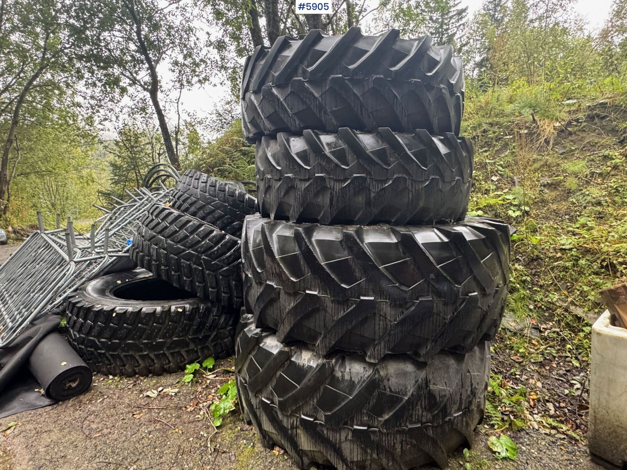 8 pcs Nokian TRI 2 tires. 4 pcs on rims! - Kompletan točak za Građevinska mašina: slika 2 8 pcs Nokian TRI 2 tires. 4 pcs on rims! - Kompletan točak za Građevinska mašina: slika 2