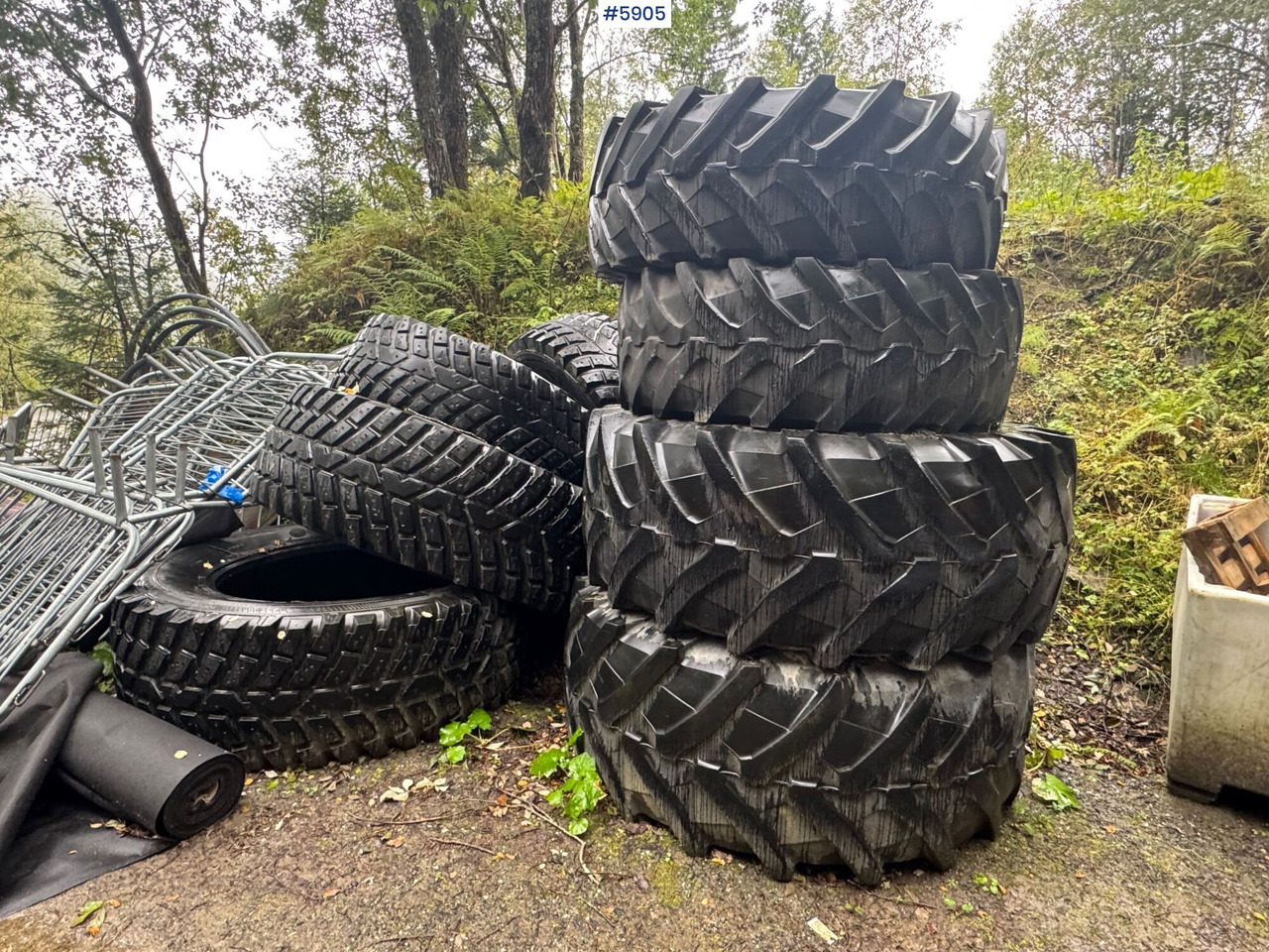 8 pcs Nokian TRI 2 tires. 4 pcs on rims! - Kompletan točak za Građevinska mašina: slika 1 8 pcs Nokian TRI 2 tires. 4 pcs on rims! - Kompletan točak za Građevinska mašina: slika 1