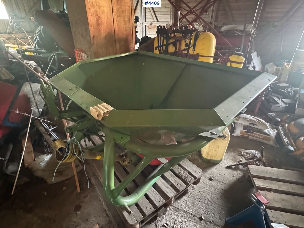 Amazone ZA-F 603 Fertilizer spreader - Rasipač veštačkog đubriva: slika 4 Amazone ZA-F 603 Fertilizer spreader - Rasipač veštačkog đubriva: slika 4