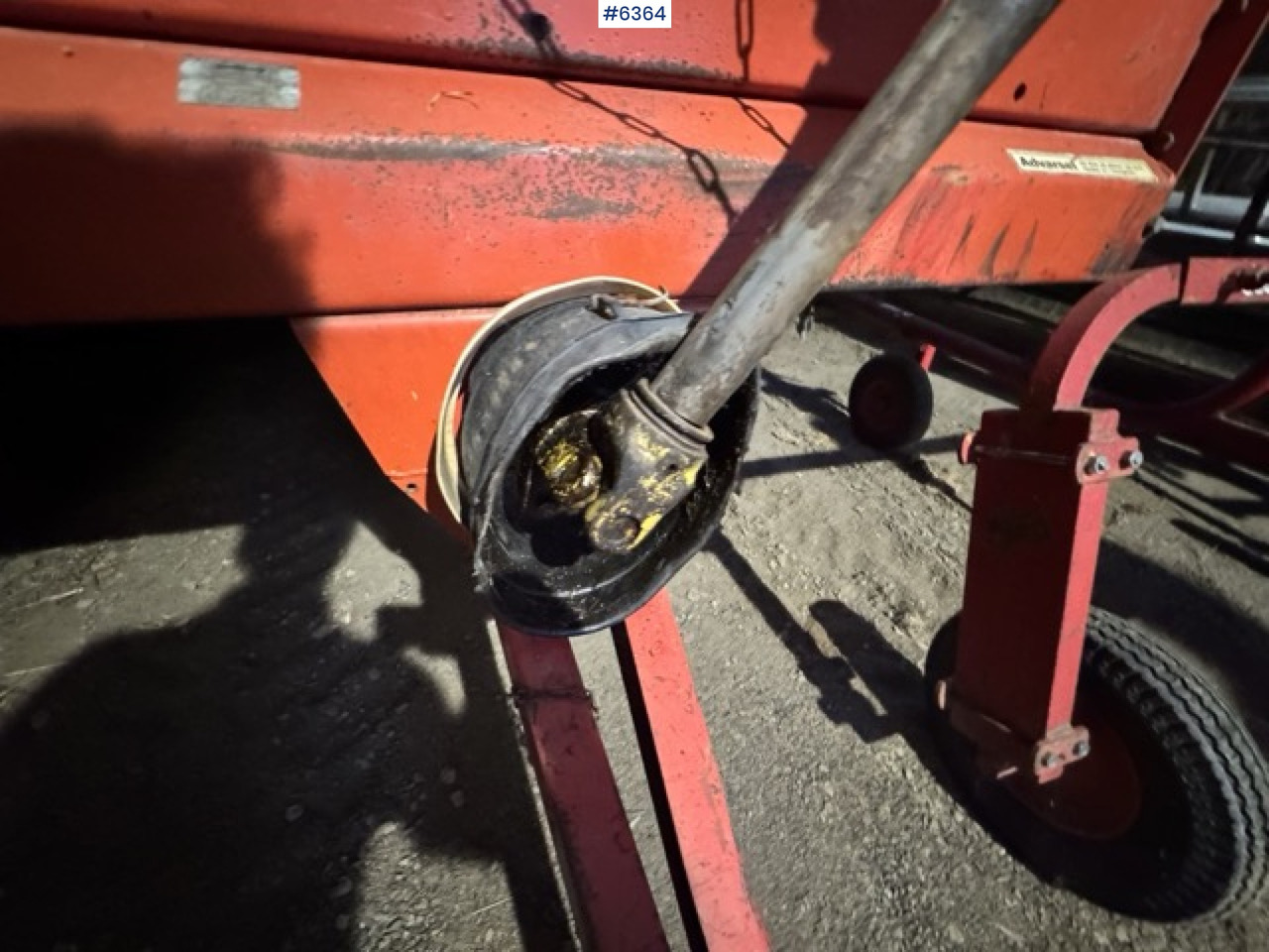 Oprema za prevrtanje i razlaganje Approx. 1990 Kverneland UN7000 unloading wagon: slika 16 Oprema za prevrtanje i razlaganje Approx. 1990 Kverneland UN7000 unloading wagon: slika 16