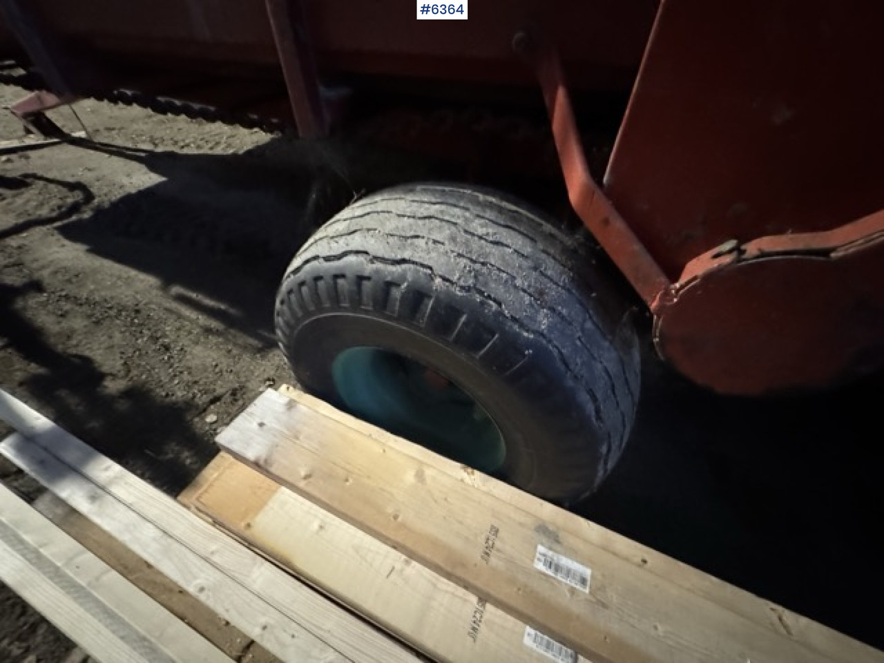 Oprema za prevrtanje i razlaganje Approx. 1990 Kverneland UN7000 unloading wagon: slika 18 Oprema za prevrtanje i razlaganje Approx. 1990 Kverneland UN7000 unloading wagon: slika 18