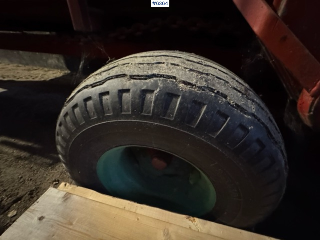 Oprema za prevrtanje i razlaganje Approx. 1990 Kverneland UN7000 unloading wagon: slika 17 Oprema za prevrtanje i razlaganje Approx. 1990 Kverneland UN7000 unloading wagon: slika 17