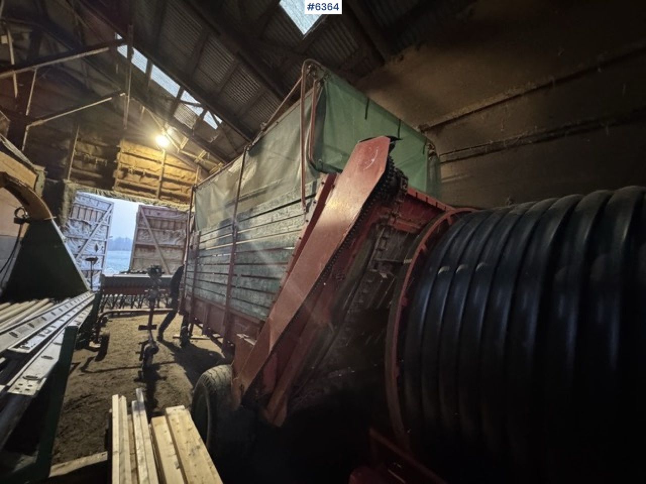 Oprema za prevrtanje i razlaganje Approx. 1990 Kverneland UN7000 unloading wagon: slika 9 Oprema za prevrtanje i razlaganje Approx. 1990 Kverneland UN7000 unloading wagon: slika 9