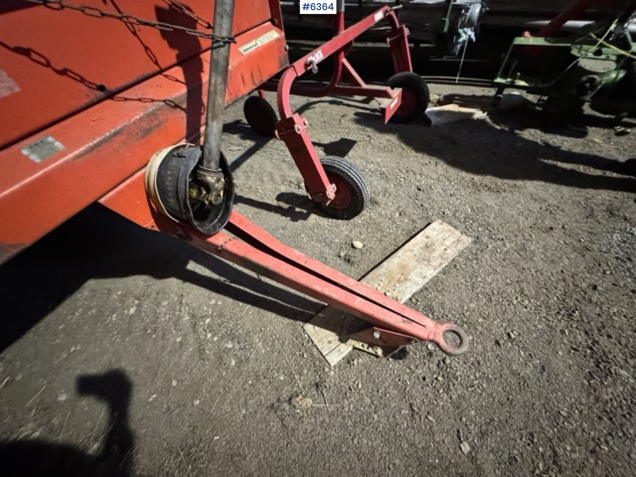 Oprema za prevrtanje i razlaganje Approx. 1990 Kverneland UN7000 unloading wagon: slika 15 Oprema za prevrtanje i razlaganje Approx. 1990 Kverneland UN7000 unloading wagon: slika 15