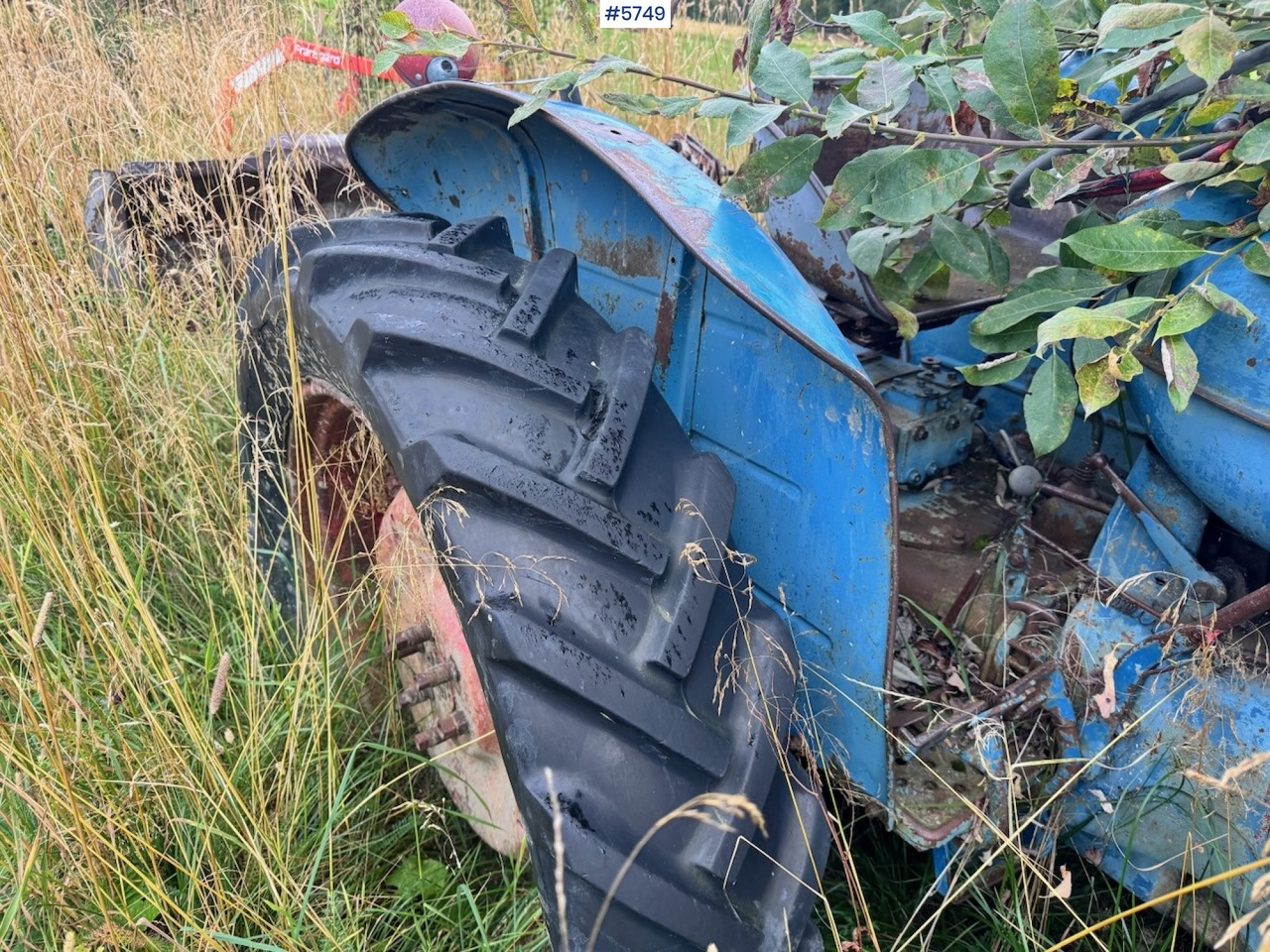 Traktor Ca. 1961 Fordson Super Major 4×2 Tractor w/ Bucket: slika 9