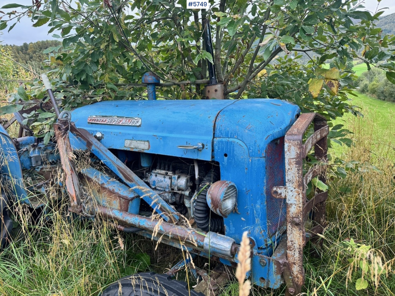 Traktor Ca. 1961 Fordson Super Major 4×2 Tractor w/ Bucket: slika 10