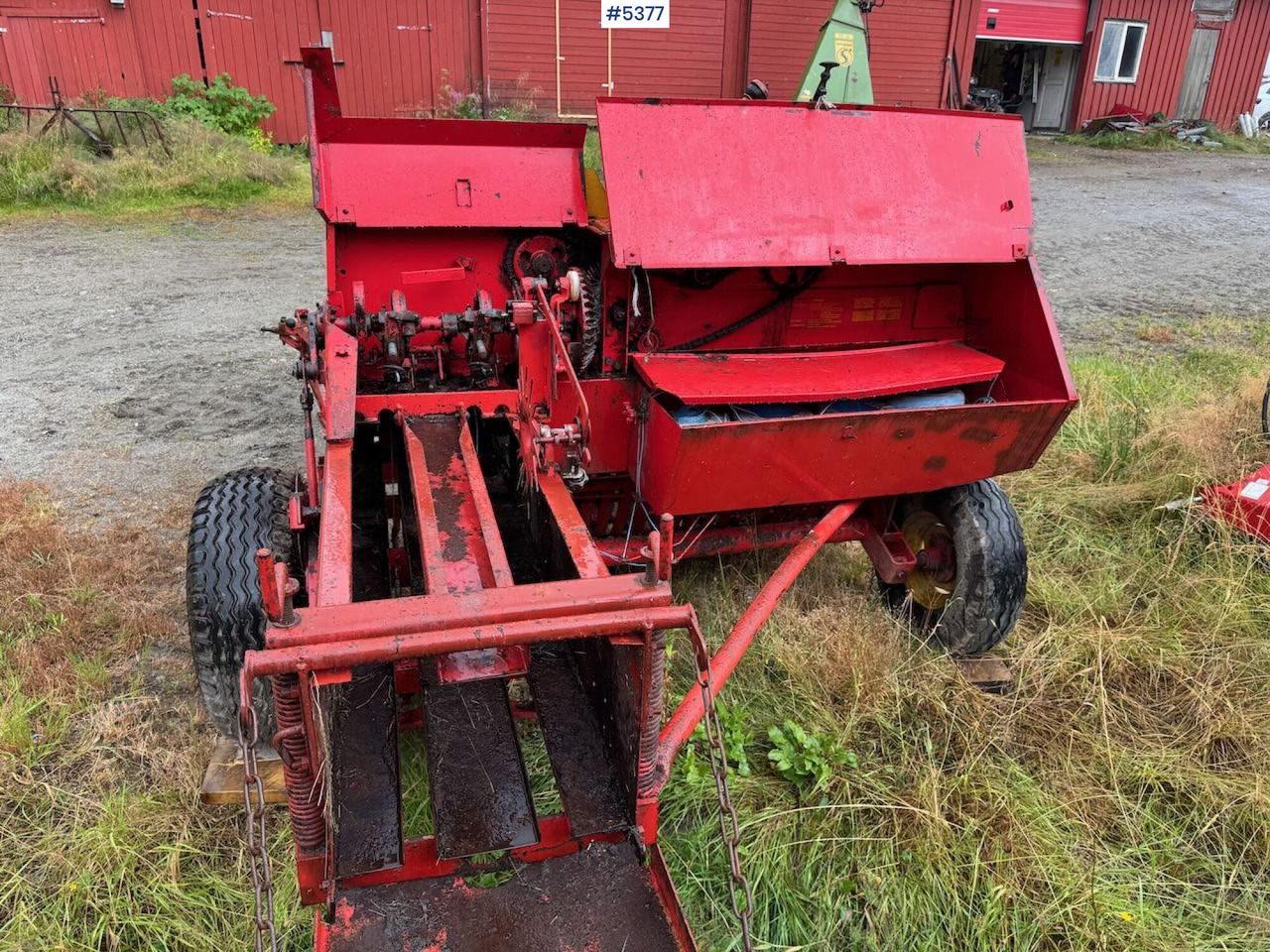 English: Welger AP 45 Square Baler - Oprema za prevrtanje i razlaganje: slika 3 English: Welger AP 45 Square Baler - Oprema za prevrtanje i razlaganje: slika 3
