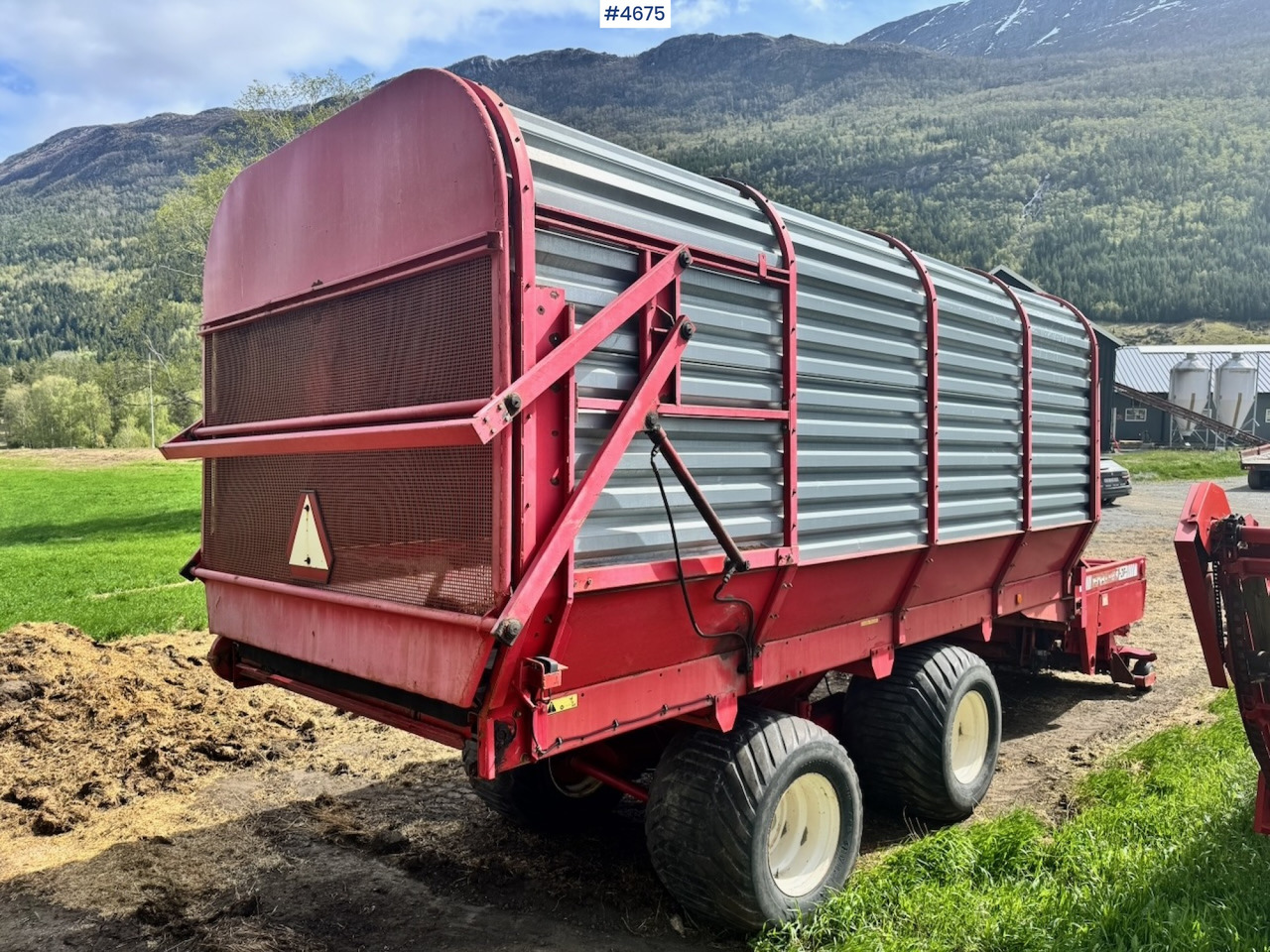 JF Forage Pickup Wagon – 40 m³ – In Good Condition! - Oprema za prevrtanje i razlaganje: slika 2 JF Forage Pickup Wagon – 40 m³ – In Good Condition! - Oprema za prevrtanje i razlaganje: slika 2
