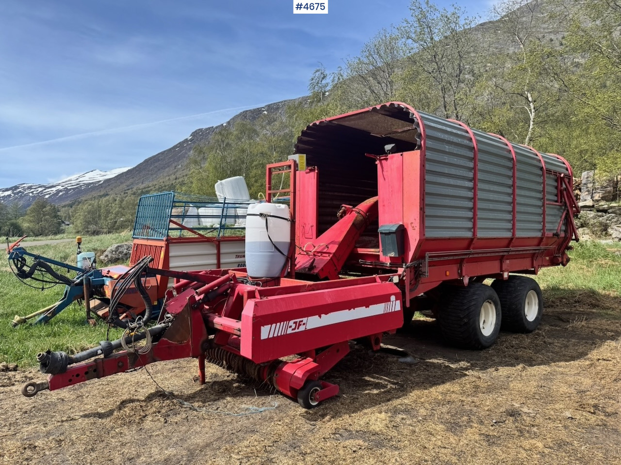 JF Forage Pickup Wagon – 40 m³ – In Good Condition! - Oprema za prevrtanje i razlaganje: slika 4 JF Forage Pickup Wagon – 40 m³ – In Good Condition! - Oprema za prevrtanje i razlaganje: slika 4