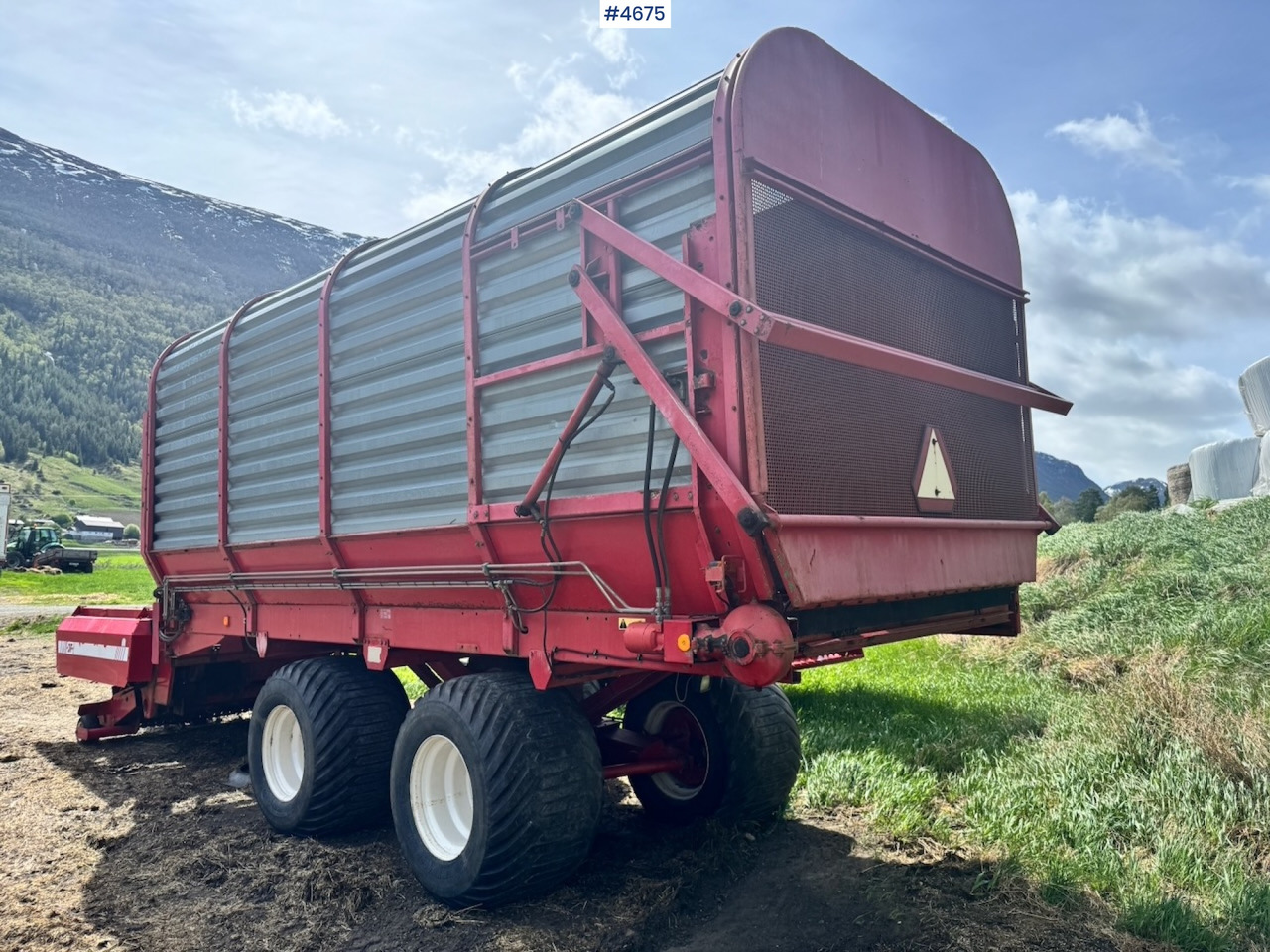 JF Forage Pickup Wagon – 40 m³ – In Good Condition! - Oprema za prevrtanje i razlaganje: slika 3 JF Forage Pickup Wagon – 40 m³ – In Good Condition! - Oprema za prevrtanje i razlaganje: slika 3